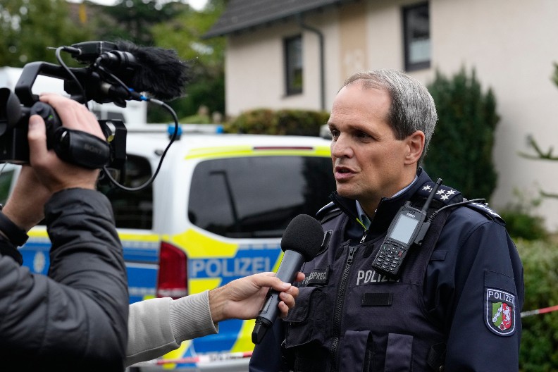 KRVAVA ODEĆA PRIPADA USVOJENOJ ĆERKI GRADONAČELNICE: Odmotava se klupko stravičnog zločina u Nemačkoj