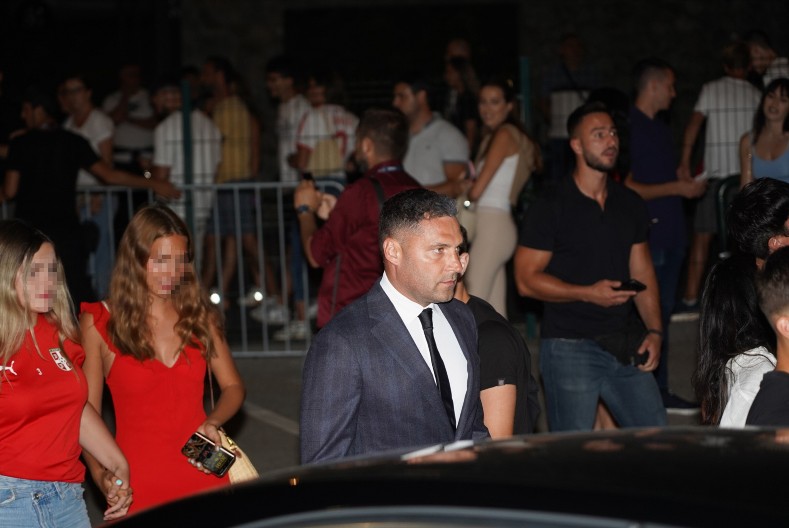 DUŠKO TOŠIĆ NIJE PRESTAJAO DA ZOVE  KARLEUŠU POSLE RAZVODA Poruke iz telefona dospele u javnost, evo šta joj je pisao!