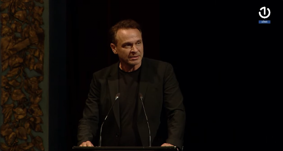 "NAJBOLJI SAM UČENIK HALIDA BEŠLIĆA, SADA SE KITE POZNANSTVOM SA NJIM" Poznati glumac govorom na komemoraciji zaprepastio sve prisutne