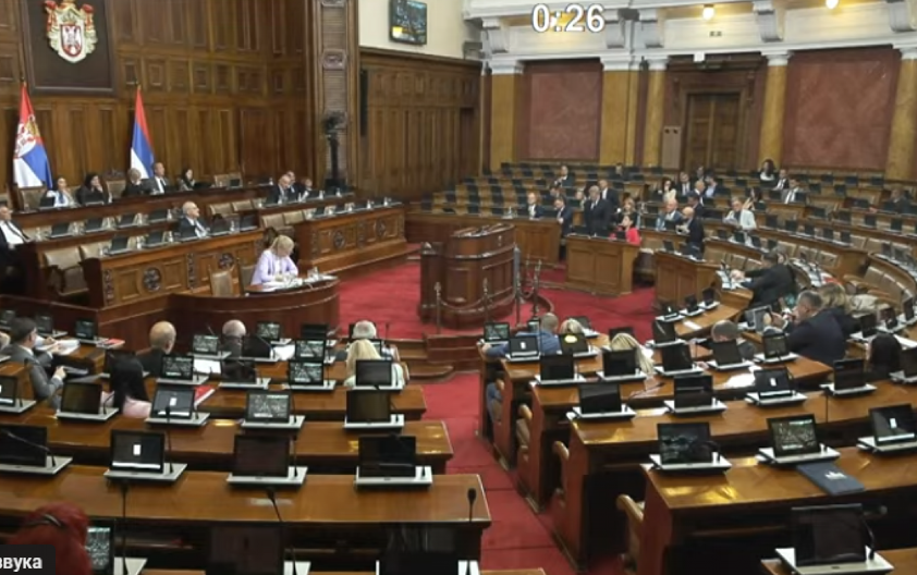 "MI ĆEMO NASTAVITI DA SMANJUJEMO CENE... DOBRO JE GRAĐANI UŽIVO ČUJU DA STE VI PROTIV TOGA" Skupština završila rad, sutra nastavak sednice (VIDEO)