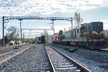 VOZ UDARIO TROJICU MUŠKARACA Jedan nije preživeo, policija istražuje šta se tačno dogodilo