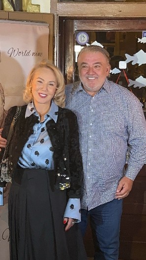 LEPA BRENA JE DANAS NAPUNILA 65 GODINA, A MALO KO ZNA DA JE PEVAČICA STARIJA OD SUPRUGA BOBE Razlika je tek sada postala vidljiva na fotografijama