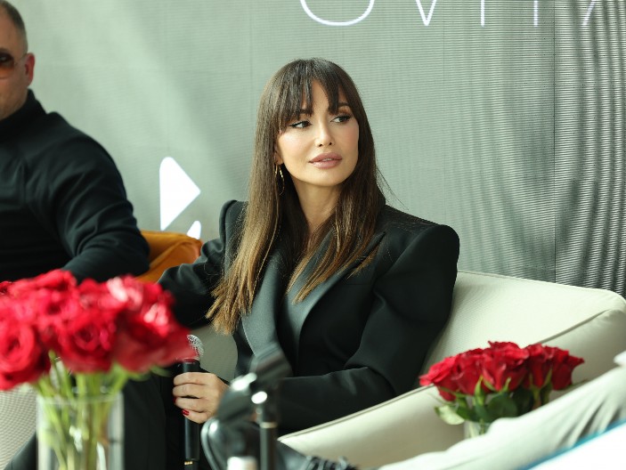 EMINA JAHOVIĆ PROGOVORILA O UDAJI Nakon razvoda od Mustafe, ponovo spremna da stane na ludi kamen!