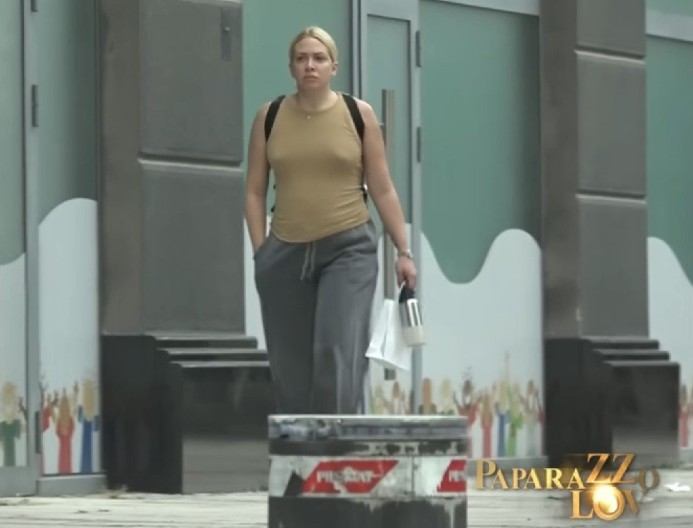 KRIJE SE OD JAVNOSTI, A SADA UHVAĆENA! Trudna Milica Todorović jurca po gradu, niko je ne bi prepoznao u ovim izdanjima (FOTO)