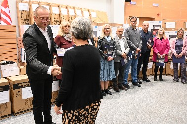 „Parking servis“ uručio donaciju školama u akciji „Đačko parking-mesto“