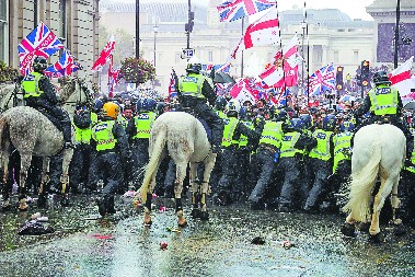 HAOS U LONDONU ZBOG MIGRANTSKOG NASILJA: Građanski rat u Britaniji je neizbežan