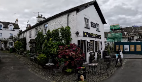 KAMENO ENGLESKO SELO BEZ AUTOMOBILA JE PRAVI SKRIVENI RAJ Obožavaju ga pisci, umetnici i turisti