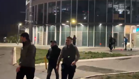 KOLONA SRBA PEŠAČI, MOMCI DOTRČAVAJU... O njihovom potezu u reci ljudi sad svi pričaju (VIDEO)