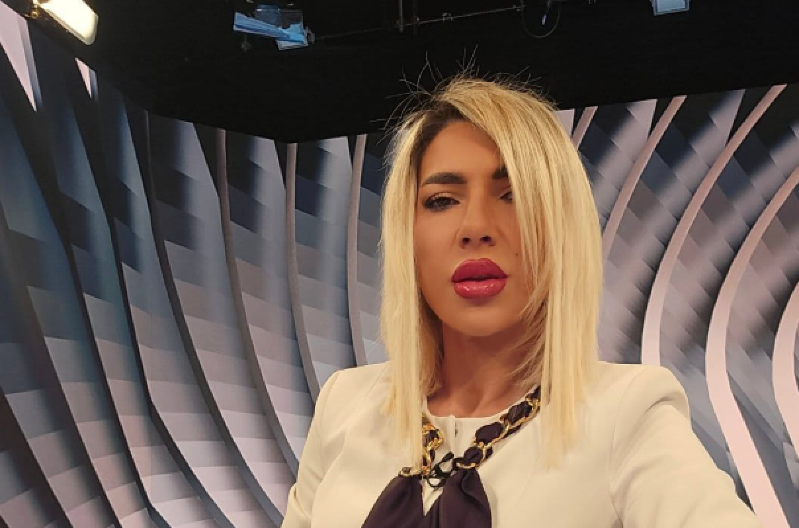 SVE PUCA U MINIĆU! Jovana Jeremić u šok izdanju vodila Jutarnji program, gledaoci nisu mogli da veruju (FOTO)