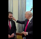 "KOLIKO IMAŠ ŽENA? SAMO JEDNU?" Svi prasnuli u smeh kad je Tramp ovo pitao Al-Šaru: Sa vama, momci, nikad ne znam! (VIDEO)