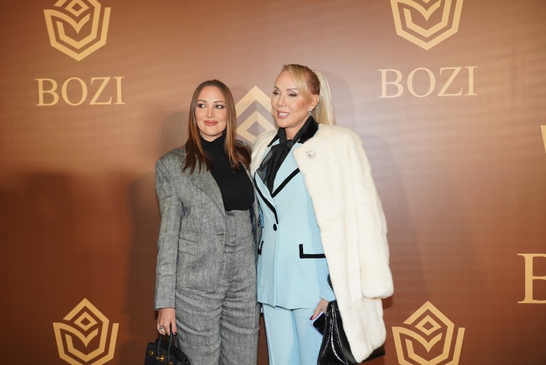 ZADALE DOMAĆI ZADATAK! Lepa Brena i Aleksandra Prijović zablistale na modnoj reviji, a pojavio se i Viktor nakon raskida (VIDEO)