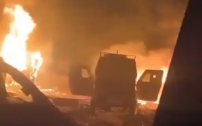 EKSPLODIRALA POLICIJSKA STANICA, NAJMANJE 9 MRTVIH Delovi tela odleteli 200 metara dalje, jezivi snimci sa mesta nesreće u Kašmiru (VIDEO)