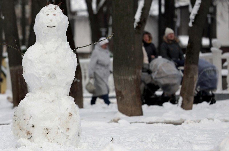 OVDE JE PAO PRVI SNEG Upaljen narandžasti meteoalarm, zimsko vreme kasni mesec dana u Moskvi (FOTO)