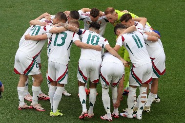 NE BIH NIKOME POŽELEO OVO Kapiten Mađarske na ivici suza zbog jezive scene na meču protiv Holandije