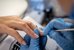 JEDNA JE POPULARNA OD PAMTIVEKA, ALI OVA NIJANSA ZALUDELA JE SVE ŽENE Najpopularnija boja laka za nokte retko gde ima da se kupi, devojke odlepuile za njim