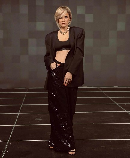 OGLASILA SE NAKON PRIČE DA JE BANKROTIRALA! Naša poznata pevačica otkrila istinu o finansijskom stanju