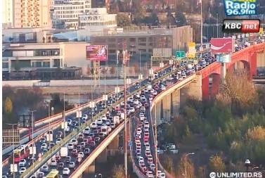 POTPUNI KOLAPS U BEOGRADU NA ARANĐELOVDAN! Gazela blokirana, na Slaviji vozila mile! Evo koje su saobraćajne tačke NAJKRITIČNIJE