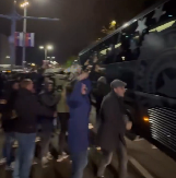 LUDNICA, "GROBARI" U TRANSU Presreli autobus sa igračima Partizana, a onda je nastao ŠOU (VIDEO)