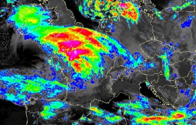 OLUJA VEKA OSTAVILA 150.000 LJUDI BEZ STRUJE Blokirana železnica, prirodna katastrofa napravila HAOS u Francuskoj (FOTO)