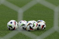 IGRAČ BEZ SVESTI PRBAČEN U BOLNICU Jezive scene na fudbalskoj utakmici