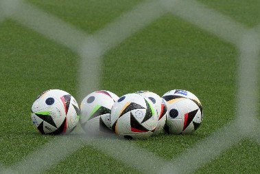 IGRAČ BEZ SVESTI PRBAČEN U BOLNICU Jezive scene na fudbalskoj utakmici