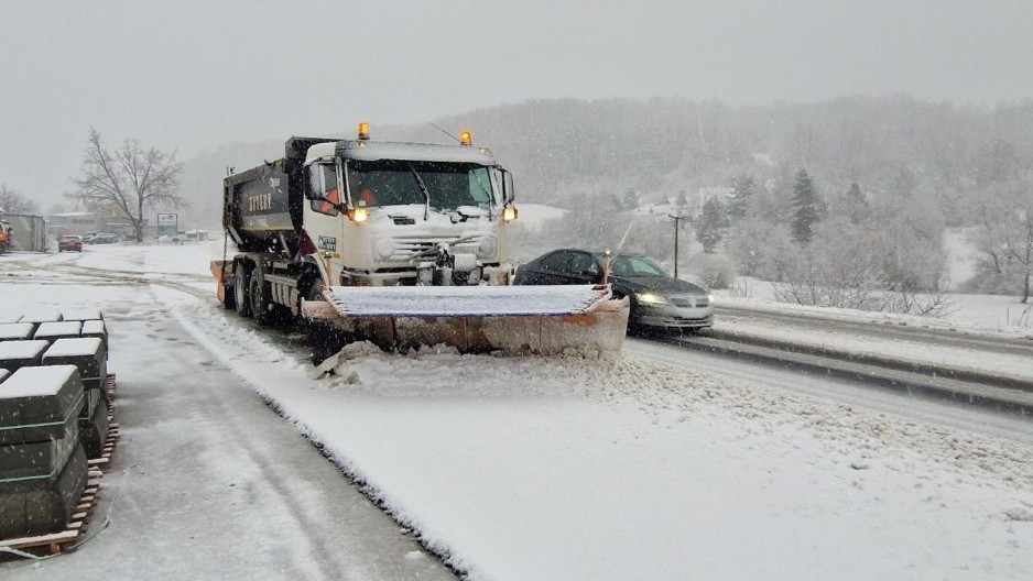 IZDATO UPOZORENJE SVIM GRAĐANIMA! Srpski putevi zaleđeni, oprezno vozite!