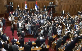 OPOZICIJA IZAZVALA TUČU U SKUPŠTINI Sprovode Kurtijeve metode