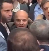 OVAKO NASILNIK BORA NOVAKOVIĆ, ČIJI JE SIN PIJAN LOMIO PROSTORIJE SNS U NOVOM SADU, PRETI POSLANICIMA: Upamtićeš me! (VIDEO)