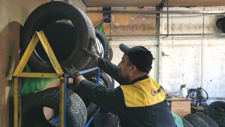 VOZAČI, PAŽNJA Zamena zimskih guma je obavezna, vulkanizer Aleksandar otkriva, evo kada treba kupiti nove!