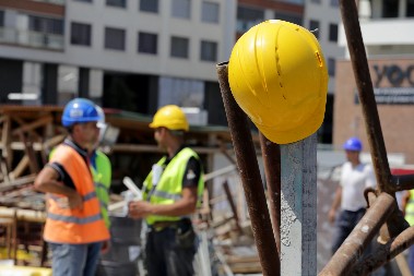 MOLE ZA STRANE RADNIKE Nemačkoj godišnje potrebno 300.000 radnika iz inostranstvada izbegnu kolaps