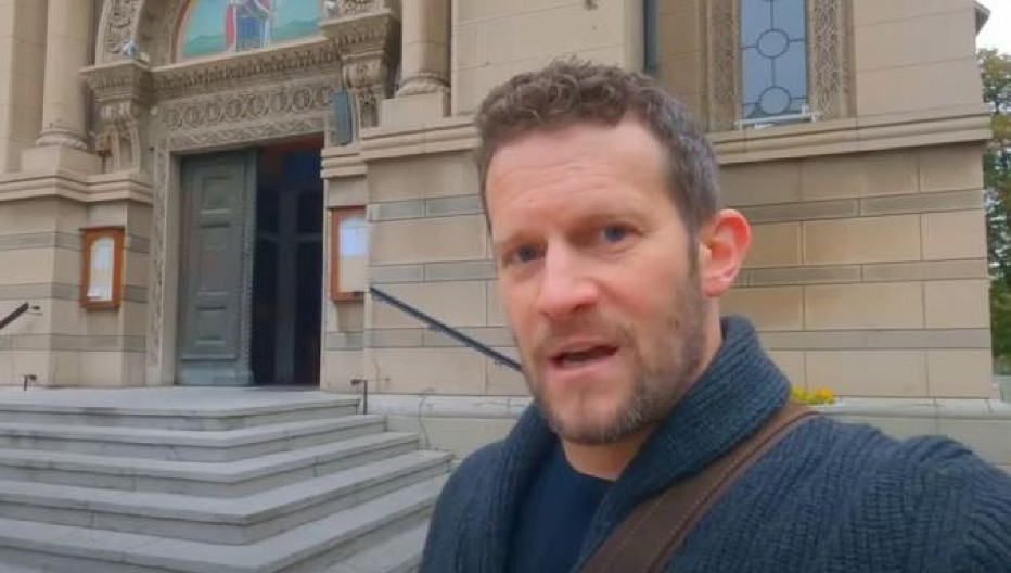 "DOĐITE DA VIDITE KAKO SMO BOMBARDOVALI BEOGRAD!" Poznati Amerikanac se snimao u srcu prestonice pa ZAPALIO društvene mreže! (VIDEO)