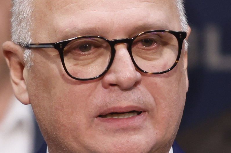 OGLASIO SE BRAT GORANA VESIĆA Pritvor ukinut u potpunosti, ostaje na intenzivnoj nezi