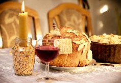 DA SE NE OGREŠITE ZA SLAVU, ISPOŠTUJTE OVE OBIČAJE Evo šta je dizanje slave, koliko treba da traje, i šta se nosi za poklon!