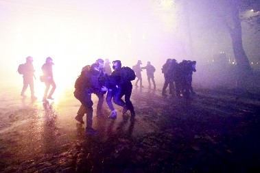 EKSPLODIRALO NASILJE U GRUZIJI Policija razbija proevropske demonstrante, EU odbila da prizna rezultate izbora