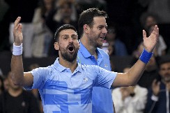 NOVAK OSTAO U ŠOKU KADA JE OVO VIDEO Pilot pitao Đokovića da li ga se seća, a onda mu pokazao fotografiju staru 25 godina