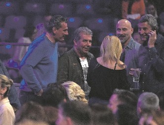 NAŠ PEVAČ PAO SA 5 METARA VISINE! Otkriveno u kakvom je stanju