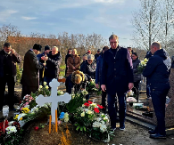 POSTARAĆU SE DA NIKAD NE BUDU ZABORAVLJENI I DA PRAVDA BUDE ZADOVOLJENA! Predsednik Vučić posetio porodice nastradalih u tragediji u Novom Sadu (FOTO)