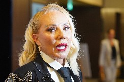 SLAVLJE U PORODICI ŽIVOJINOVIĆ! Lepa Brena saopštila radosnu vest, diretno se obratila njemu!