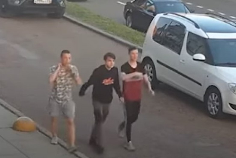 BLAMČINA KOJU ĆE OVI RUSI PAMTITI DOK SU ŽIVI Hteli da ispadnu frajeri pred devojkama, ali sekund kasnije je sve pošlo naopako! (VIDEO)