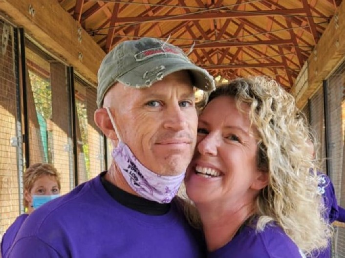 ZBOG ALCHAJMERA JE ZABORAVIO DA JE U BRAKU Jednog dana se dogodilo nešto neverovatno, muževljev potez će vas rasplakati! (FOTO)