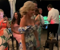 DRAMA NA SVADBI Mladoženjina majka izazvala bes zbog svog ponašanja (VIDEO)