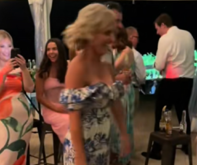 DRAMA NA SVADBI Mladoženjina majka izazvala bes zbog svog ponašanja (VIDEO)