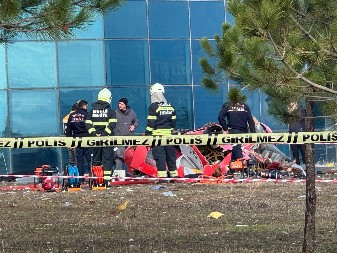 OVO SU PRVE FOTOGRAFIJE SA MESTA GDE SE SRUŠIO HELIKOPTER! Letelica se zakucala u bolnicu, prizor ledi krv u žilama! (FOTO/UZNEMIRUJUĆ VIDEO)