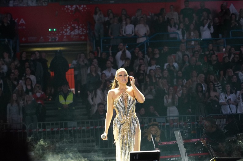 HAOS NA KONCERTU ALEKSANDRE PRIJOVIĆ! Pevačica izašla na binu, a onda se desilo ovo, publika u šoku: "Idite kod psihijatra!"