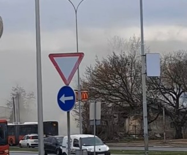 VATRA KULJA NA ADI CIGANLIJI! Požar guta kuće! (VIDEO)