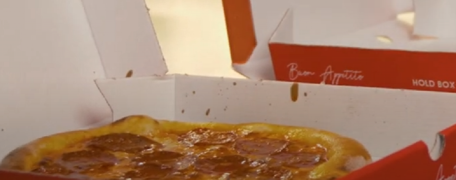 DOSTAVLJAČICA PICE KRVNIČKI IZBOLA TRUDNICU, ĆERKICA SVE POSMATRALA! Svađa oko bakšiša prethodila hororu! (VIDEO)