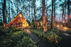 Zar kao dete niste sanjali da imate kućicu od drveta?