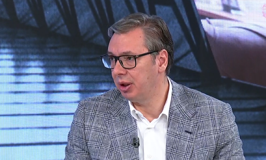 VUČIĆ O SIMBOLU CRVENE ŠAKE To je došlo sa strane, od obaveštajnih agencija kao novi simbol borbe, a plodno tle je tragedija koja se dogodila