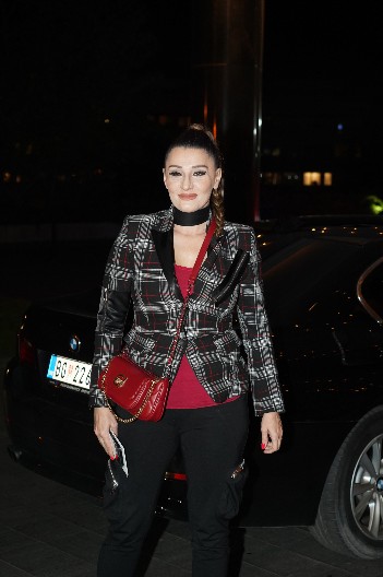 TO JE ŽENSKA HIMNA! ŽENE ĆE SE PREPOZNATI Mira Škorić progovorila o novoj pesmi i duetu sa Acom Lukasom!