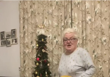 SVEKRVA JE DOŠLA DA MI SREDI KUĆU Na zid dnevne sobe okačila je fotografiju, nisam mogla da verujem koliko je zla